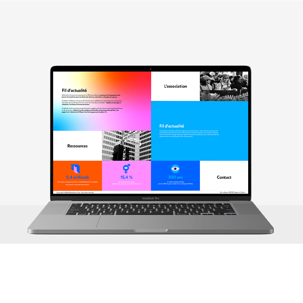 Mise en scène de la page d'accueil du site Wordpress de Génération Cinq. Site web très coloré d'inspiration Bauhaus.